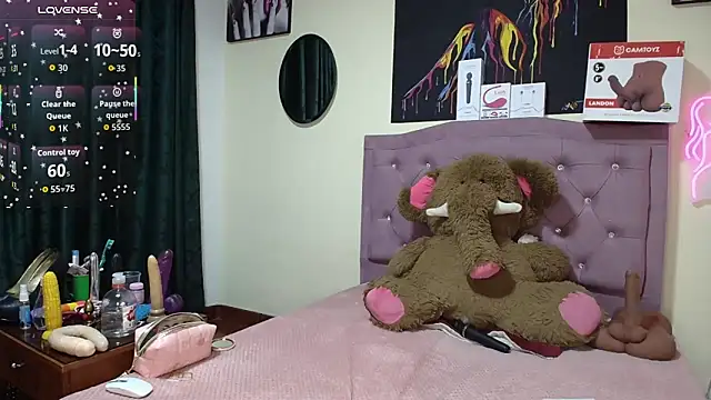 Emmie Hot online show from 13, 5, 2026