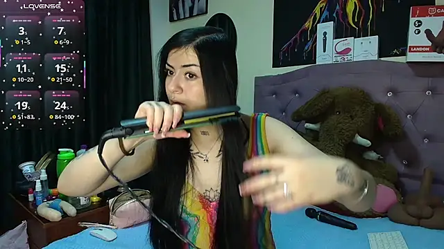Emmie Hot online show from 3, 7, 2026