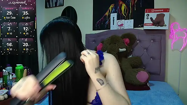 Emmie Hot online show from 7, 7, 2026