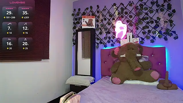 Emmie Hot online show from 31, 7, 2026