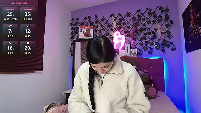 Emmie Hot online show from 4, 8, 2026