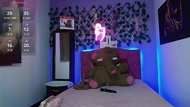 Emmie Hot online show from 5, 8, 2026