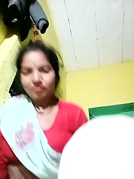 Snapshot of Bhuvi_Bedi chatting on 2, 2, 2025 Bhuvi Bedi online show from 2, 2, 2025