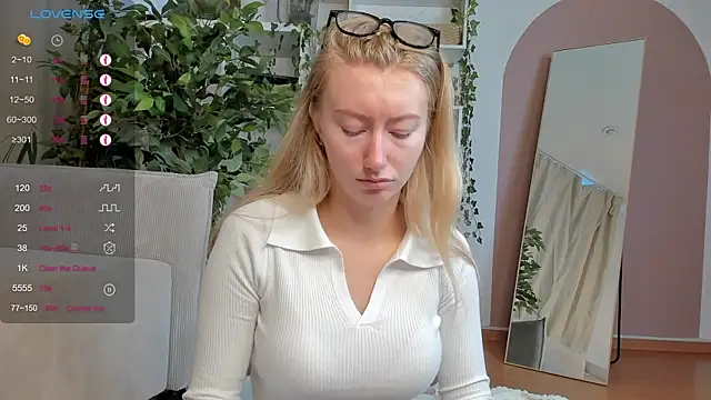 Snapshot of Rachel_Rut chatting on 18, 9, 2025 Rachel Rut online show from 18, 9, 2025