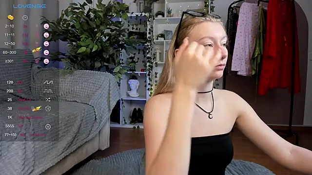 Snapshot of Rachel_Rut chatting on 11, 10, 2025 Rachel Rut online show from 11, 10, 2025