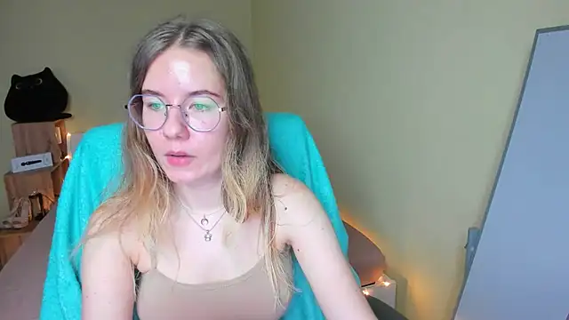 EmilyPaw online show from 4, 2, 2025