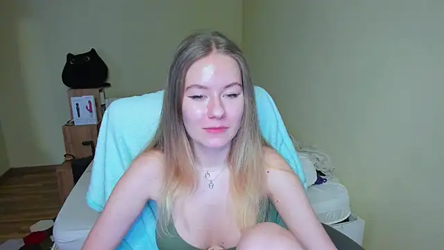 EmilyPaw online show from 8, 3, 2025