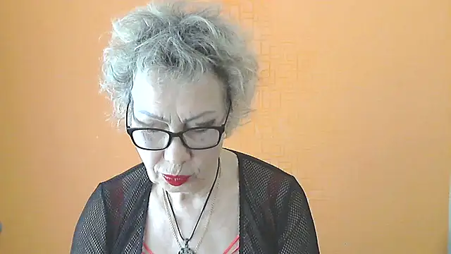 NessyJenixs online show from 8, 4, 2026