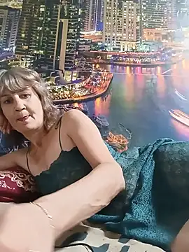 Snapshot of Laura_Kiss chatting on 6, 8, 2026 Laura Kiss online show from 6, 8, 2026