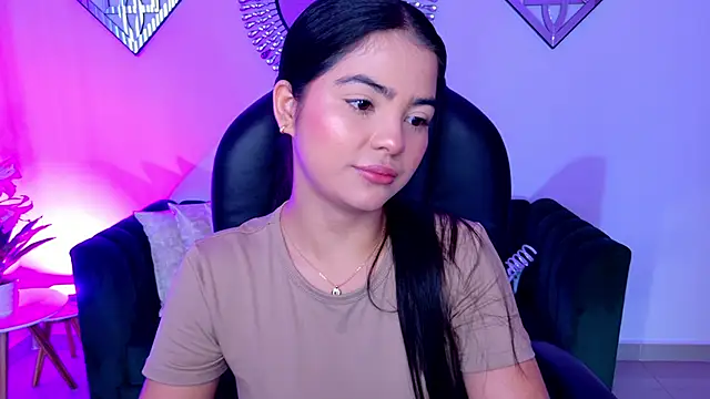 Layla Breezee online show from 6, 5, 2026