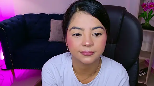 Layla Breezee online show from 8, 5, 2026