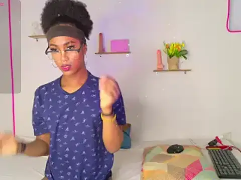 nahomy james25 online show from 23, 1, 2025