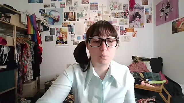 AdorahB3ll3 online show from 10, 3, 2025