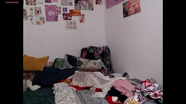 AdorahB3ll3 online show from 2, 12, 2025