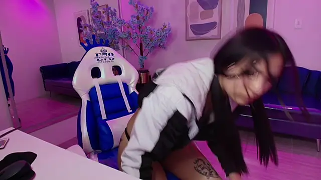 Charlotte ethan online show from 25, 1, 2025