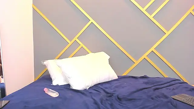 Alaia Colins online show from 16, 2, 2025