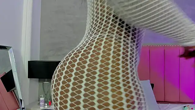 Alaia Colins online show from 2, 11, 2025