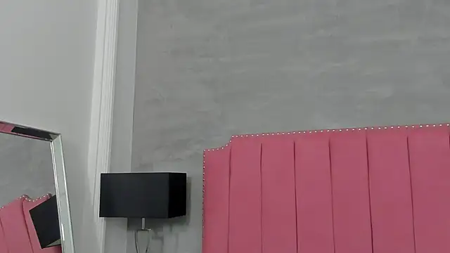 Alaia Colins online show from 3, 12, 2025