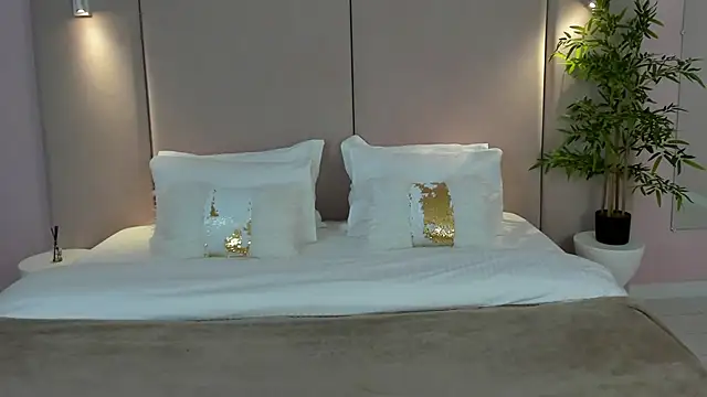 SandraTucker online show from 23, 11, 2025