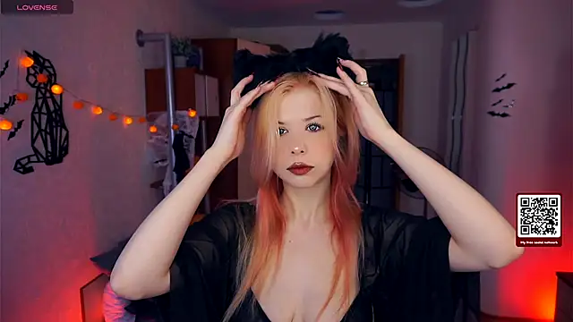 LynetHakes online show from 13, 10, 2025