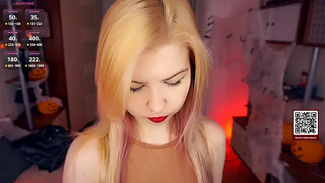 LynetHakes online show from 3, 11, 2025