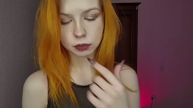 Snapshot of LynetHakes chatting on 25, 6, 2026 LynetHakes online show from 25, 6, 2026