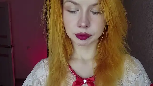 Snapshot of LynetHakes chatting on 7, 7, 2026 LynetHakes online show from 7, 7, 2026