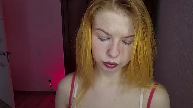 Snapshot of LynetHakes chatting on 21, 7, 2026 LynetHakes online show from 21, 7, 2026