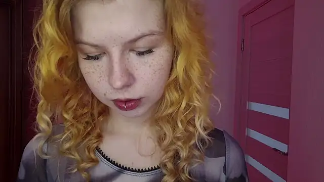 Snapshot of LynetHakes chatting on 29, 7, 2026 LynetHakes online show from 29, 7, 2026