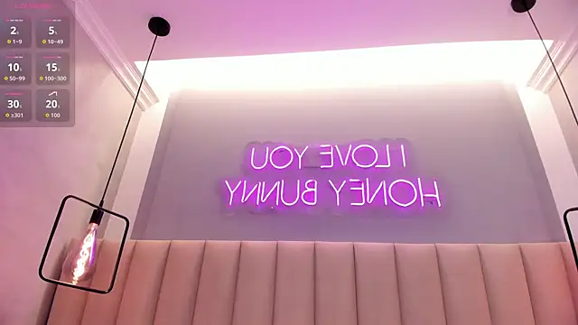 Naomymonroe  online show from 14, 7, 2026