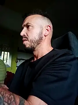 Snapshot of wapo100x100 chatting on 9, 10, 2025 wapo100x100 online show from 9, 10, 2025