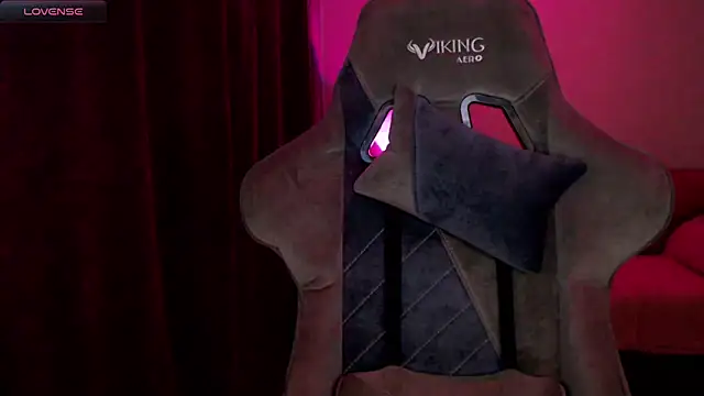 Ohmy Nora  online show from 4, 3, 2025