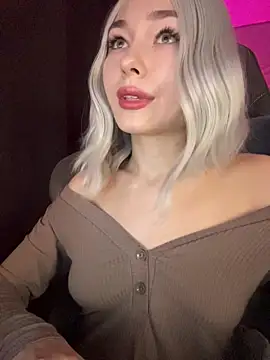 Ohmy Nora  online show from 21, 11, 2025