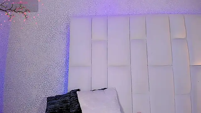 Angeles Busst online show from 2, 11, 2025