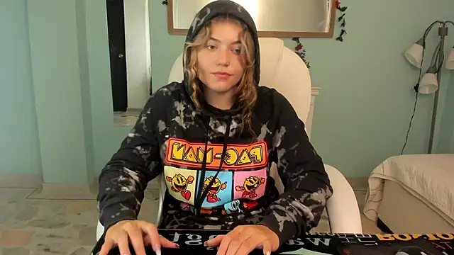 alaia greyy online show from 3, 2, 2025