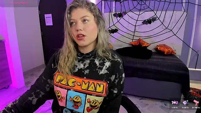 alaia greyy online show from 17, 10, 2025