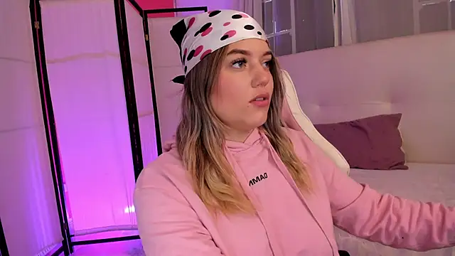 alaia greyy online show from 19, 1, 2026