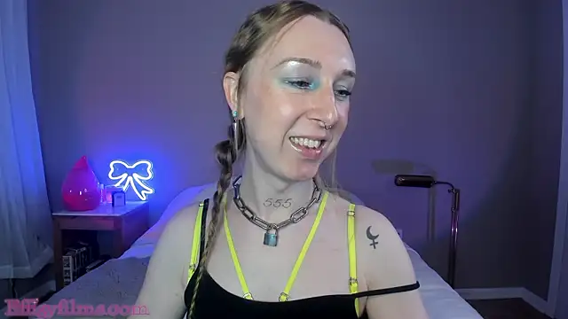 Snapshot of StarDuvall chatting on 4, 3, 2026 StarDuvall online show from 4, 3, 2026