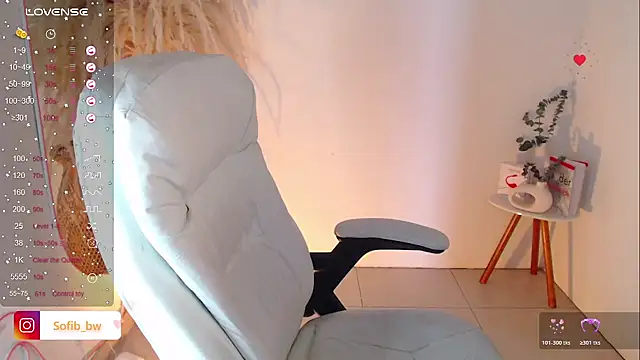 Snapshot of Sofi_BBW chatting on 5, 11, 2025 Sofi BBW online show from 5, 11, 2025