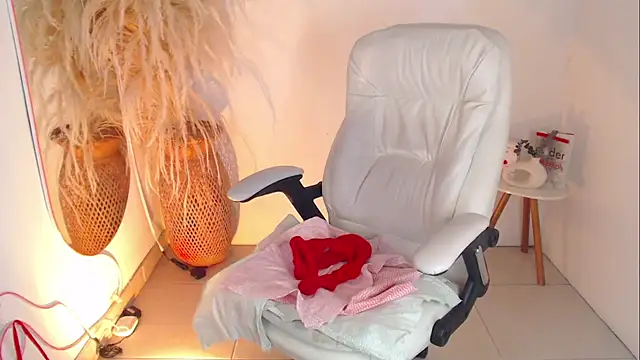 Snapshot of Sofi_BBW chatting on 5, 12, 2025 Sofi BBW online show from 5, 12, 2025