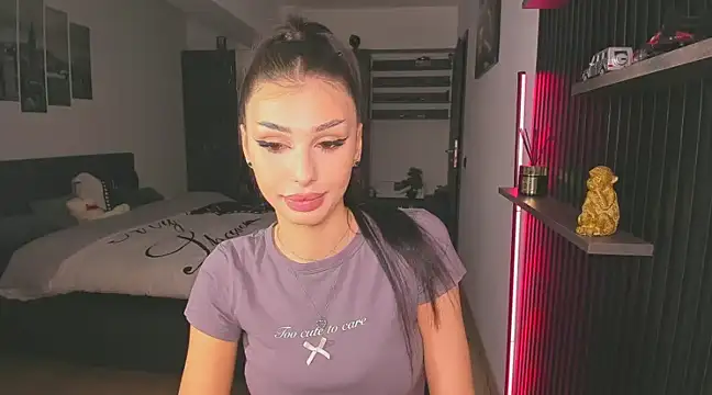 Snapshot of HelenShawn chatting on 1, 2, 2025 HelenShawn online show from 1, 2, 2025