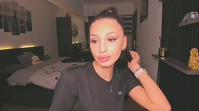 Snapshot of HelenShawn chatting on 3, 2, 2025 HelenShawn online show from 3, 2, 2025