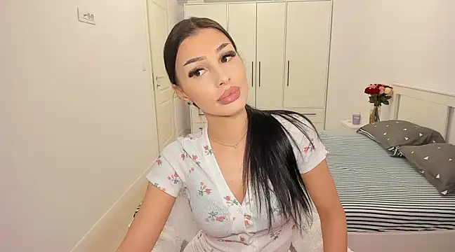 Snapshot of HelenShawn chatting on 18, 2, 2025 HelenShawn online show from 18, 2, 2025