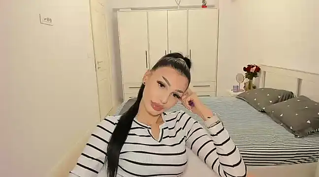 Snapshot of HelenShawn chatting on 21, 2, 2025 HelenShawn online show from 21, 2, 2025