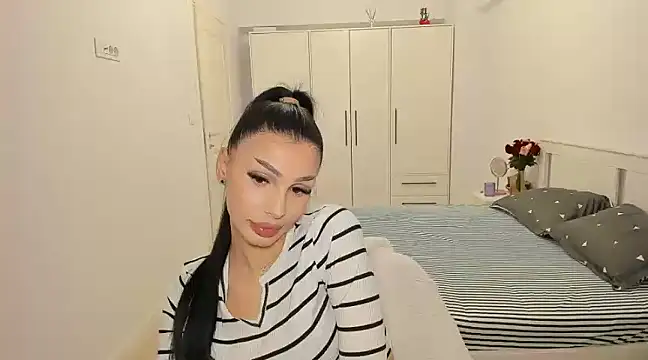 Snapshot of HelenShawn chatting on 21, 2, 2025 HelenShawn online show from 21, 2, 2025