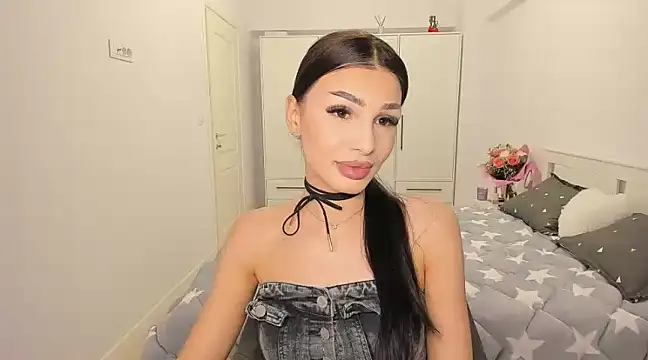 Snapshot of HelenShawn chatting on 25, 2, 2025 HelenShawn online show from 25, 2, 2025