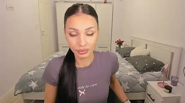 Snapshot of HelenShawn chatting on 4, 3, 2025 HelenShawn online show from 4, 3, 2025