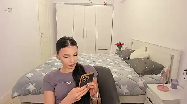 Snapshot of HelenShawn chatting on 5, 3, 2025 HelenShawn online show from 5, 3, 2025