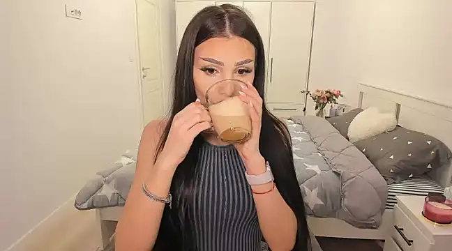 Snapshot of HelenShawn chatting on 12, 3, 2025 HelenShawn online show from 12, 3, 2025