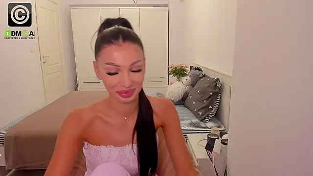 Snapshot of HelenShawn chatting on 19, 9, 2025 HelenShawn online show from 19, 9, 2025